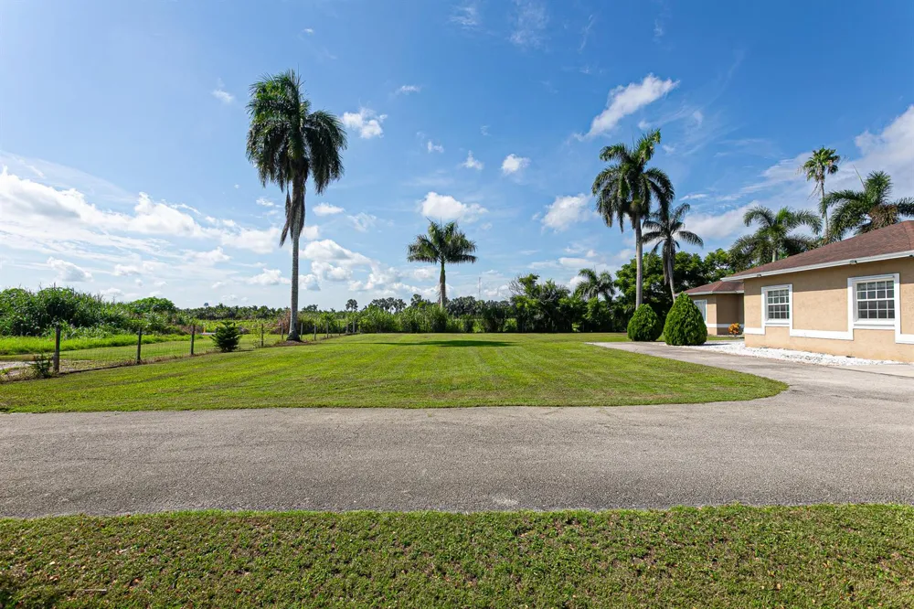 173 S Greenstar Avenue Pahokee, FL 33476