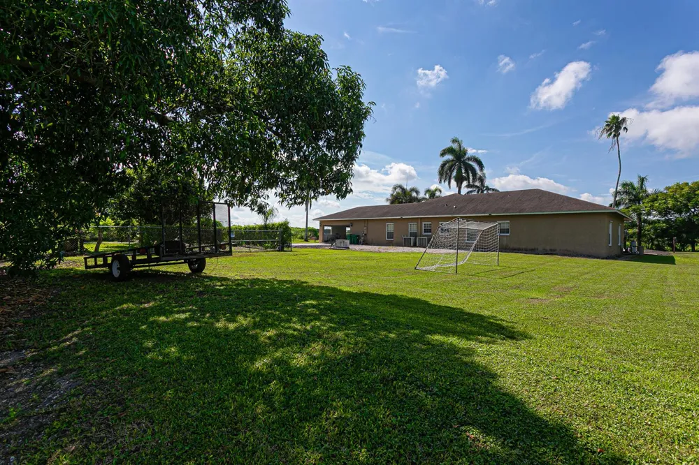 173 S Greenstar Avenue Pahokee, FL 33476