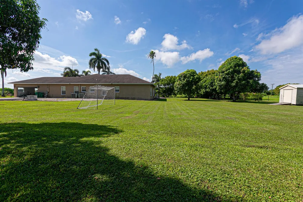 173 S Greenstar Avenue Pahokee, FL 33476