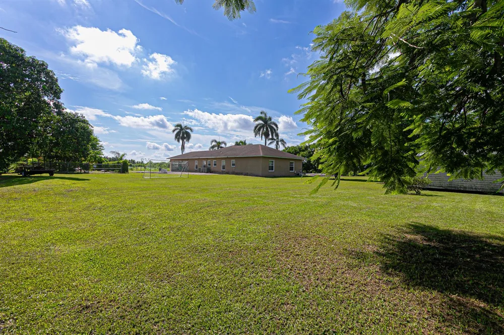173 S Greenstar Avenue Pahokee, FL 33476