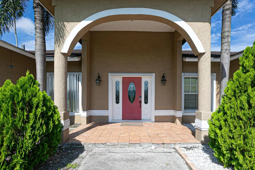 173 S Greenstar Avenue Pahokee, FL 33476