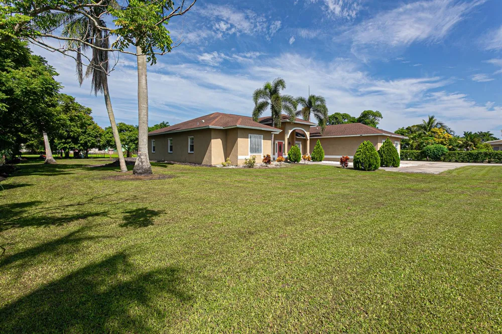 173 S Greenstar Avenue Pahokee, FL 33476