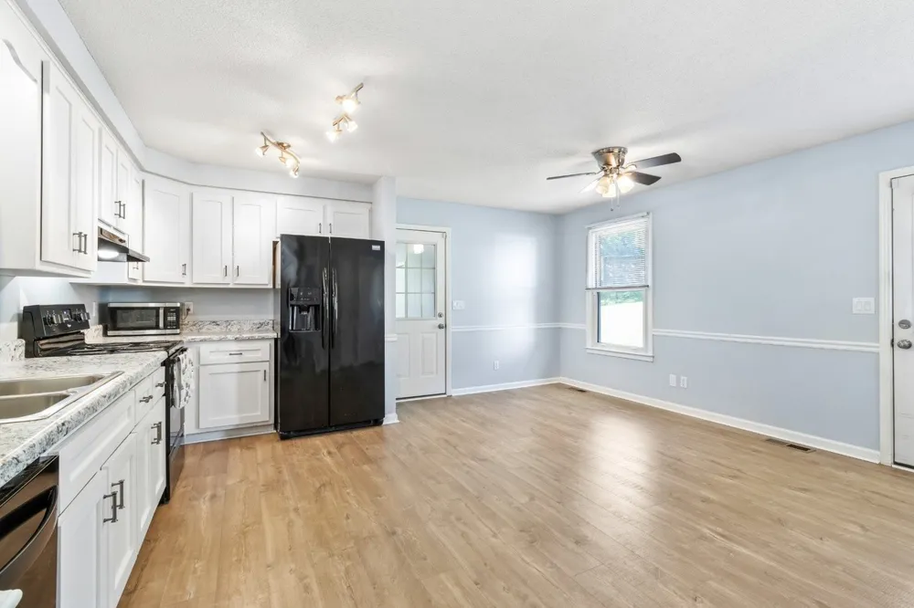 737 W Creek Dr Clarksville, TN 37040