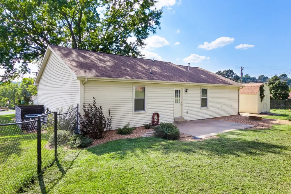 737 W Creek Dr Clarksville, TN 37040