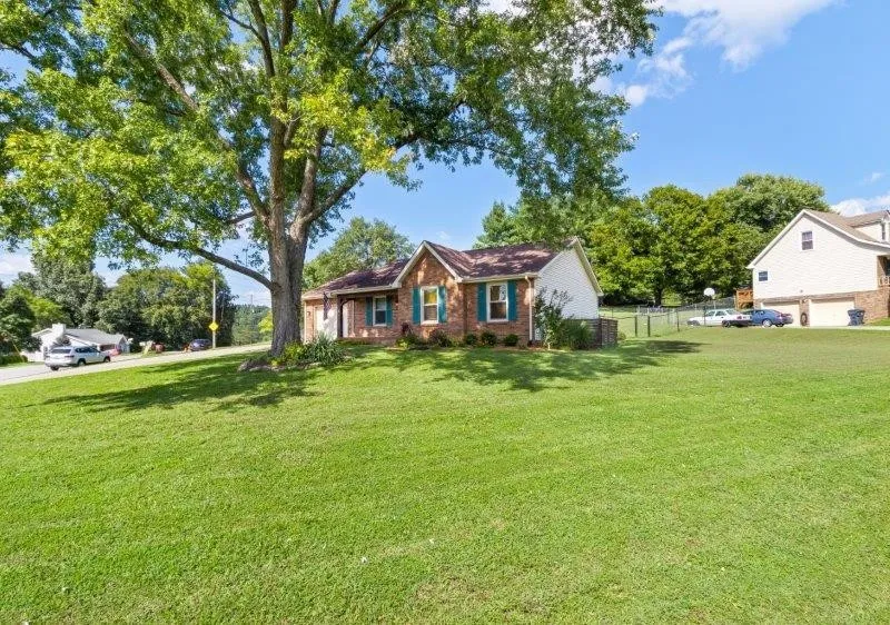 737 W Creek Dr Clarksville, TN 37040