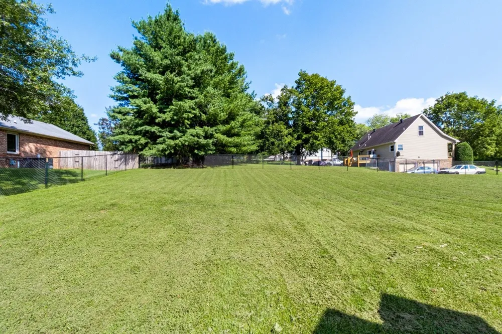737 W Creek Dr Clarksville, TN 37040
