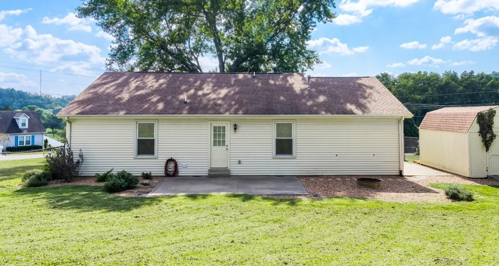737 W Creek Dr Clarksville, TN 37040