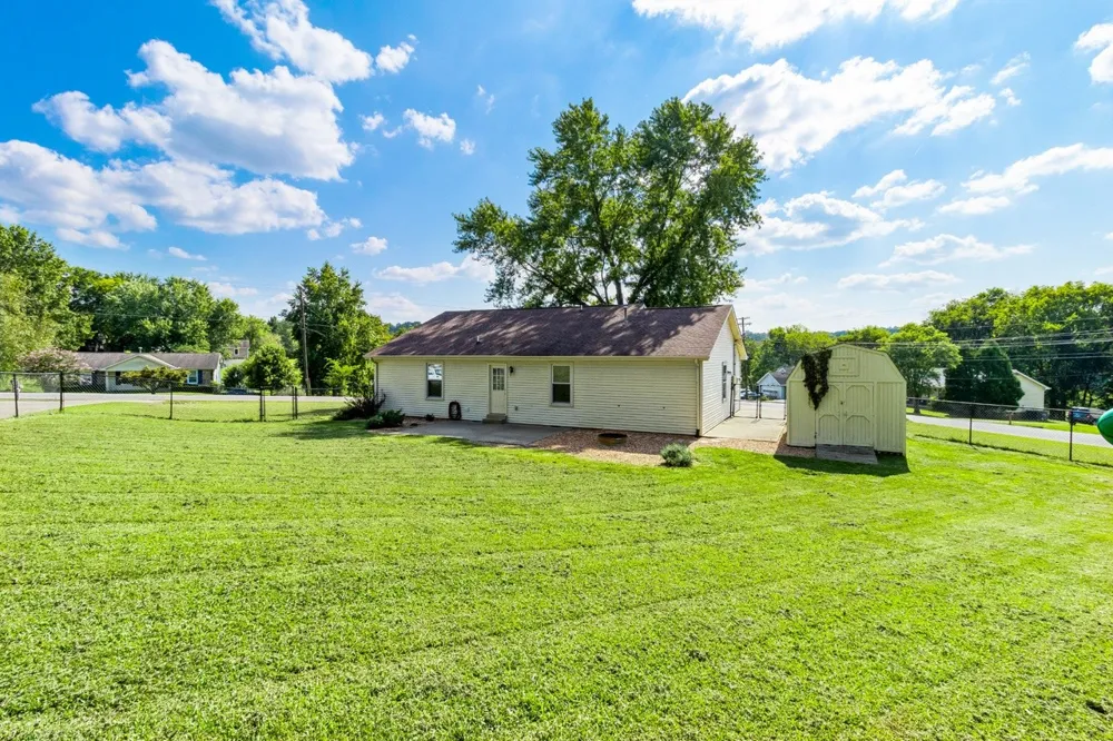737 W Creek Dr Clarksville, TN 37040