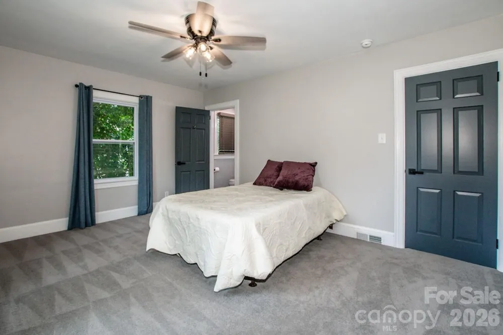 476 Summit Avenue Statesville, NC 28677
