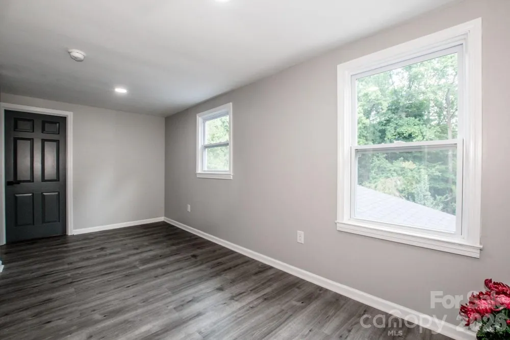 476 Summit Avenue Statesville, NC 28677