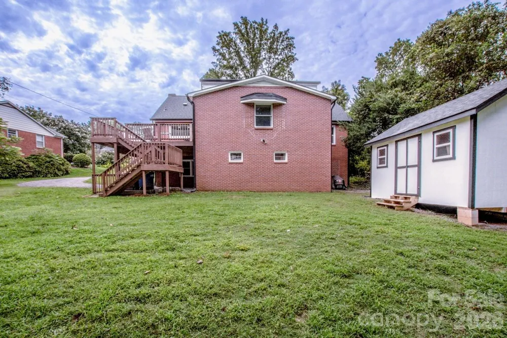 476 Summit Avenue Statesville, NC 28677