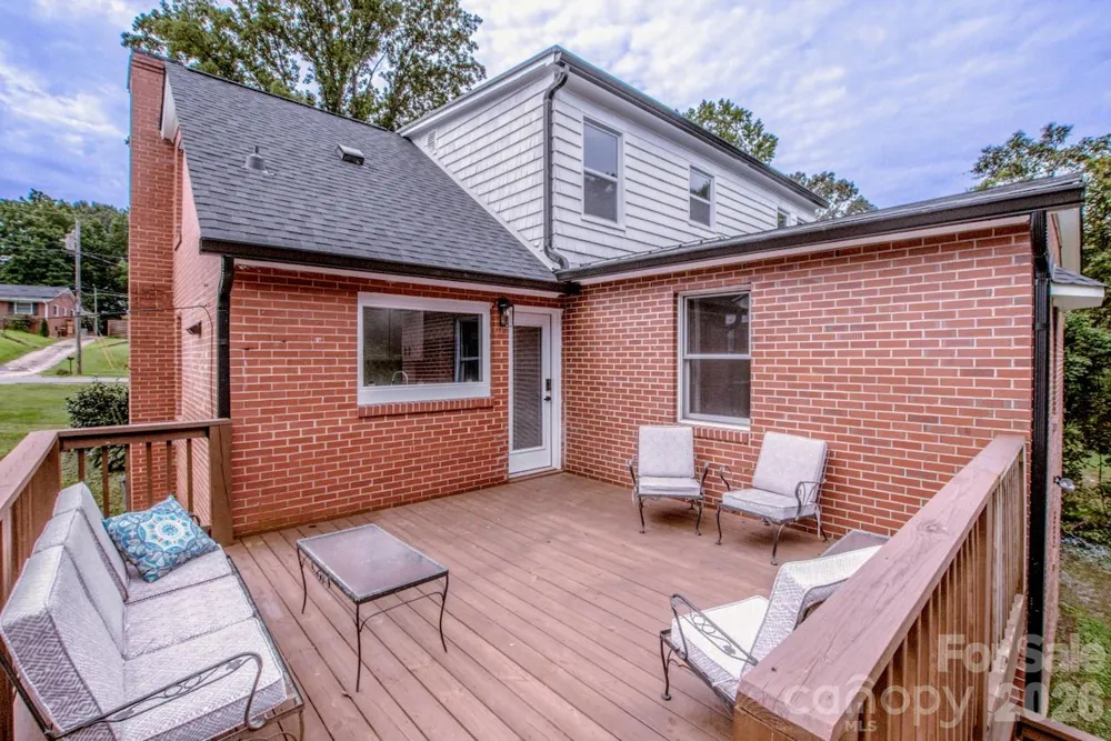 476 Summit Avenue Statesville, NC 28677