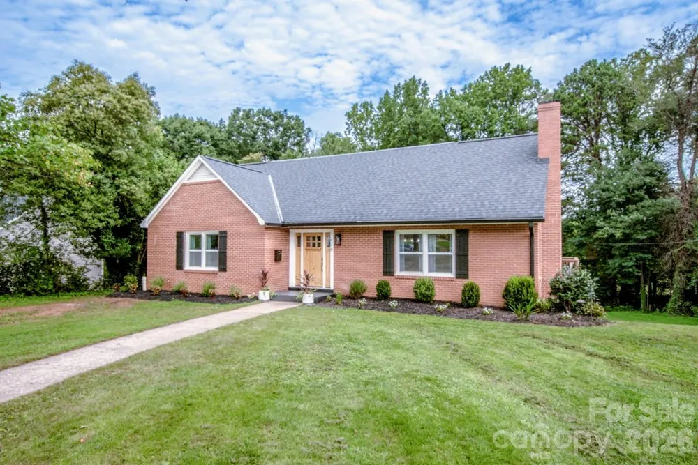 476 Summit Avenue Statesville, NC 28677