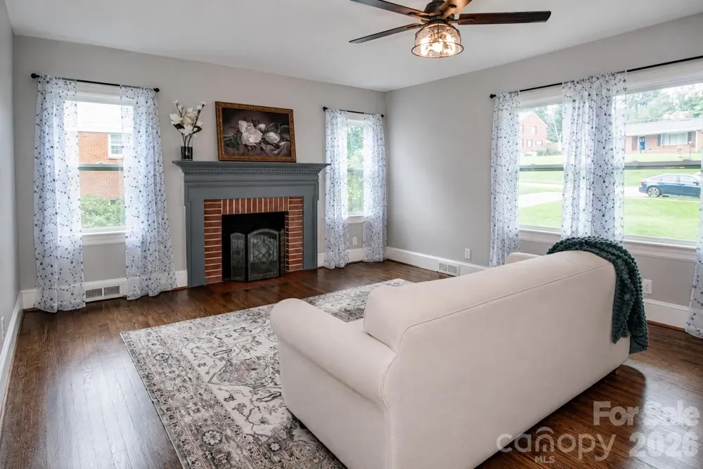 476 Summit Avenue Statesville, NC 28677
