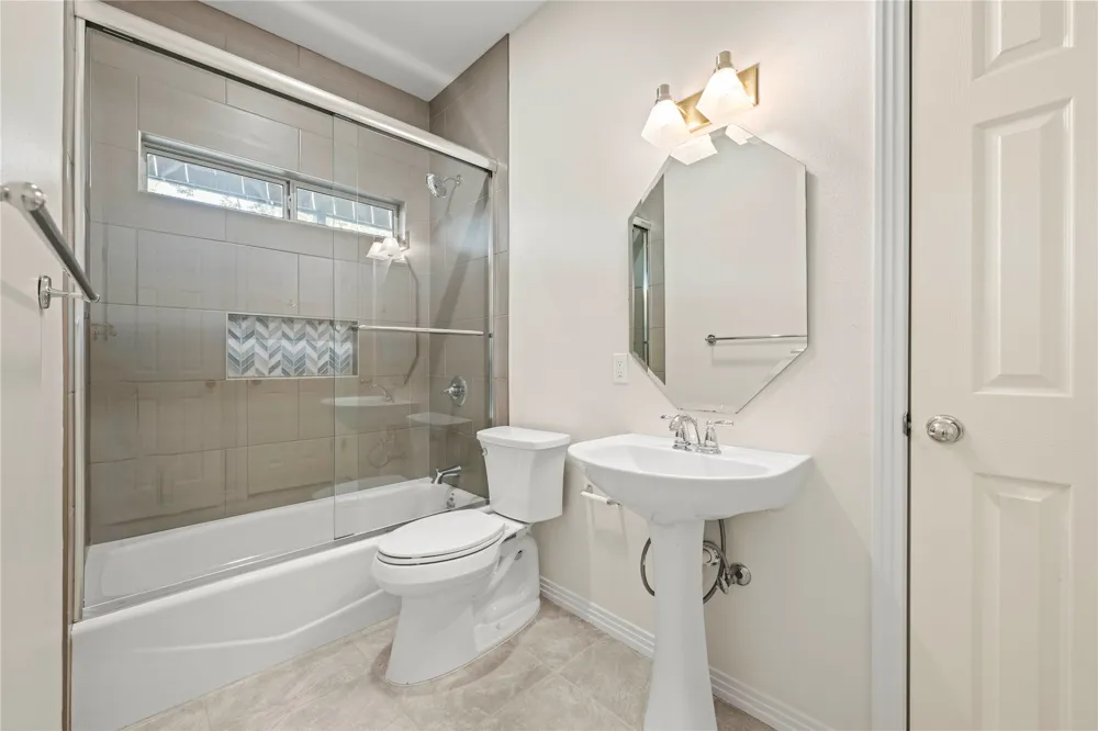 415 Hazeltine Drive Lakeway, TX 78734