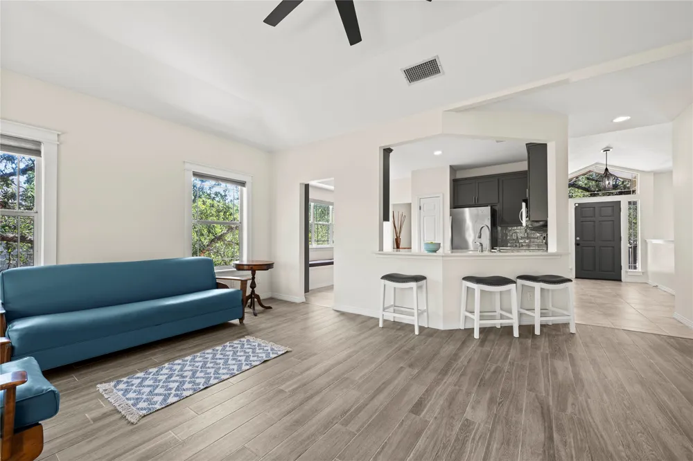 415 Hazeltine Drive Lakeway, TX 78734