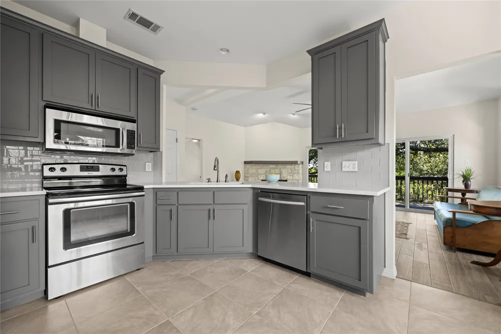 415 Hazeltine Drive Lakeway, TX 78734