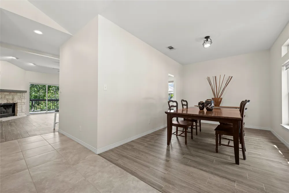 415 Hazeltine Drive Lakeway, TX 78734