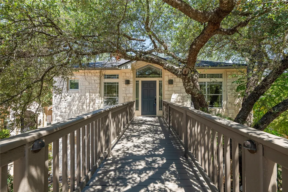 415 Hazeltine Drive Lakeway, TX 78734