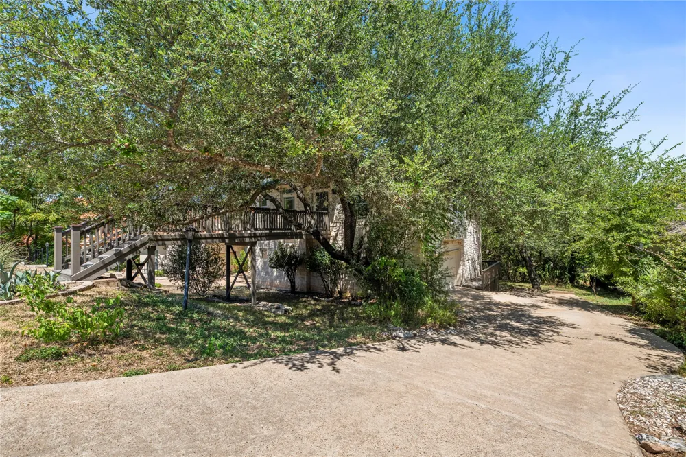 415 Hazeltine Drive Lakeway, TX 78734
