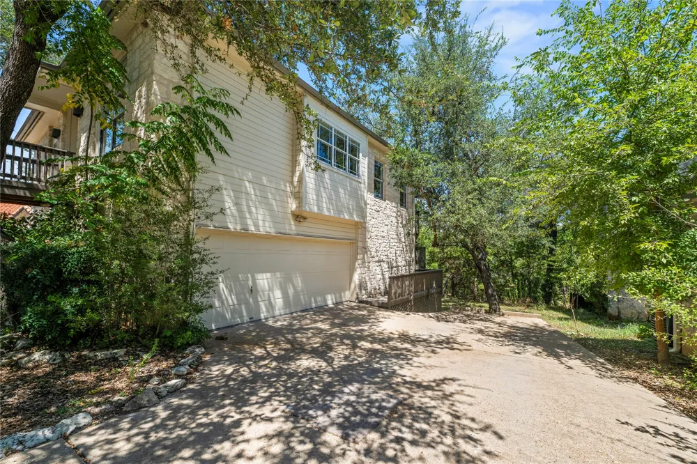 415 Hazeltine Drive Lakeway, TX 78734