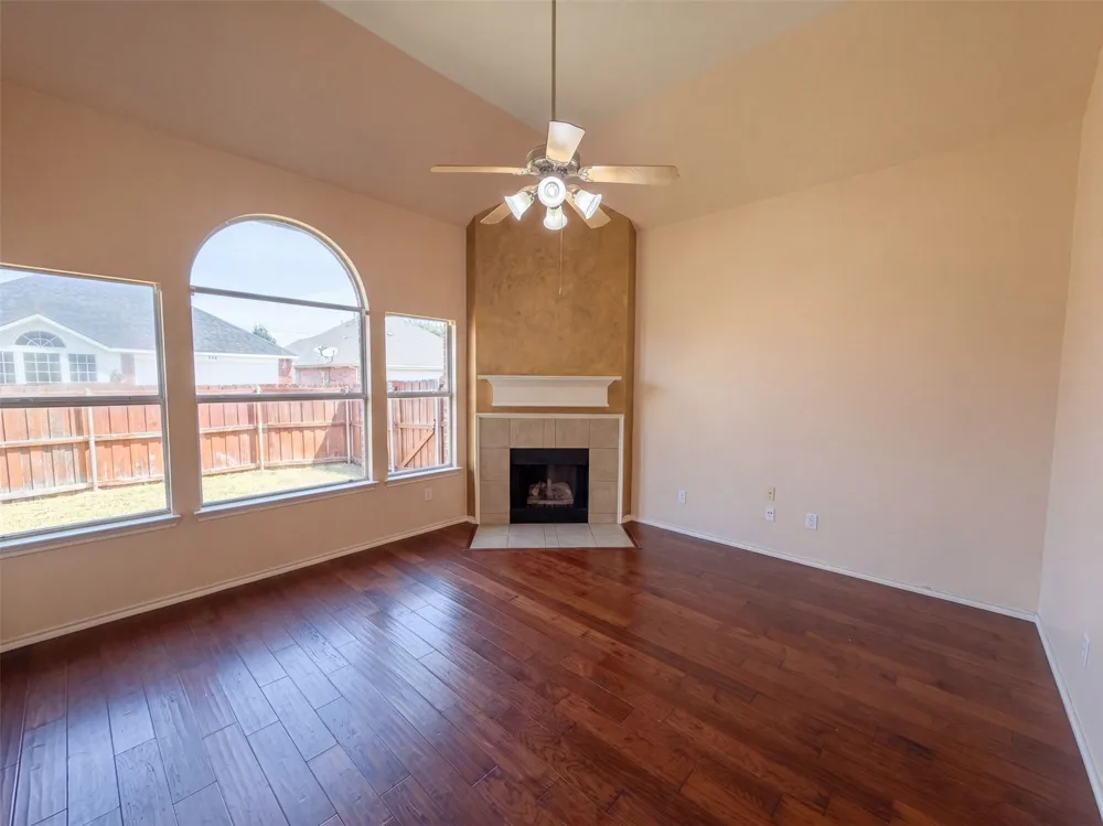 1213 Whitecreek Drive Glenn Heights, TX 75154