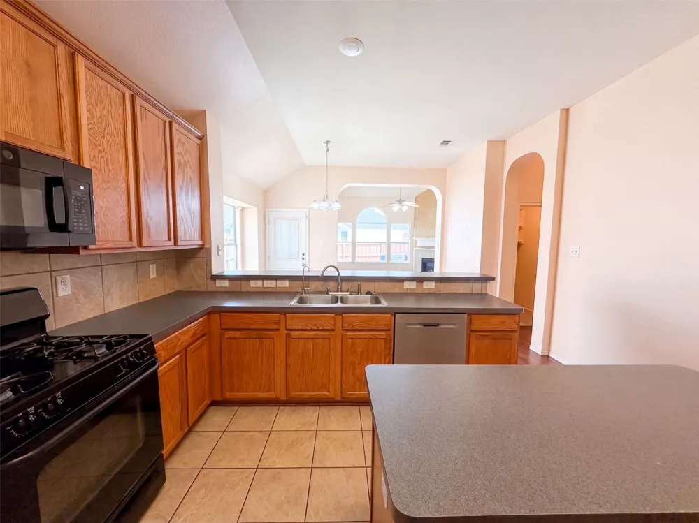 1213 Whitecreek Drive Glenn Heights, TX 75154