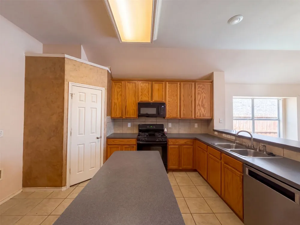 1213 Whitecreek Drive Glenn Heights, TX 75154