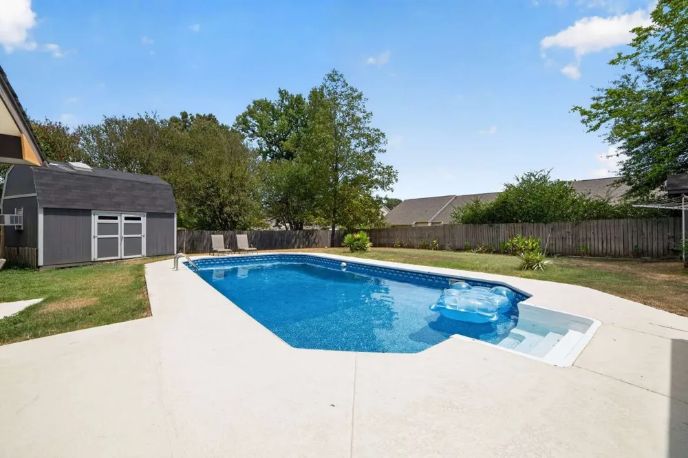 1002 Forest Hills Street Gladewater, TX 75647