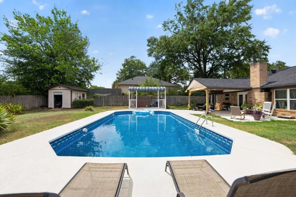 1002 Forest Hills Street Gladewater, TX 75647