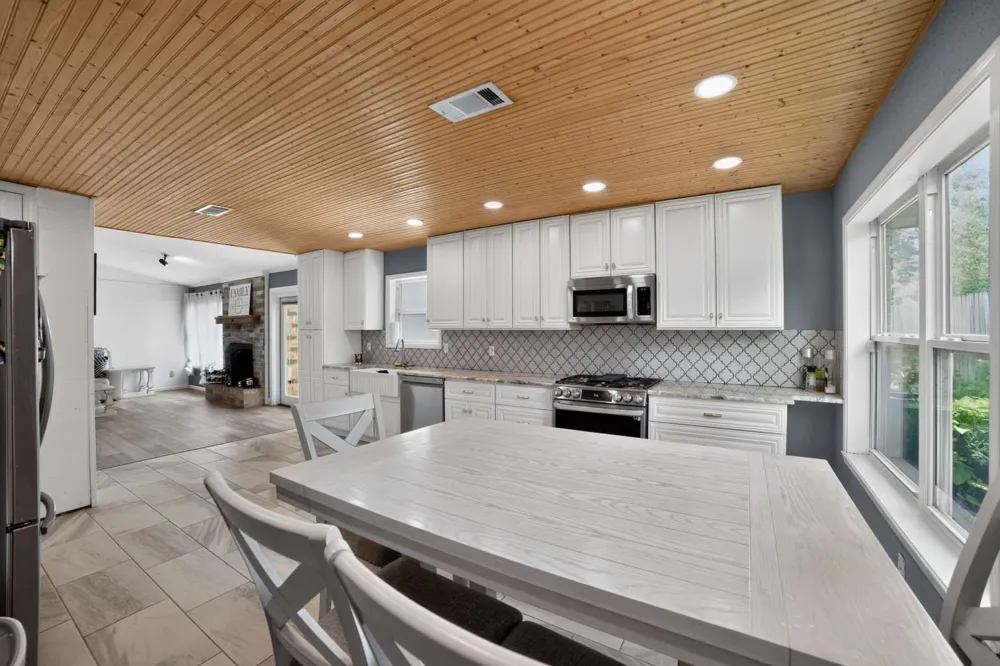 1002 Forest Hills Street Gladewater, TX 75647