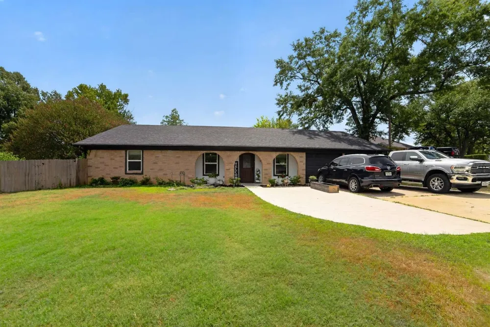 1002 Forest Hills Street Gladewater, TX 75647