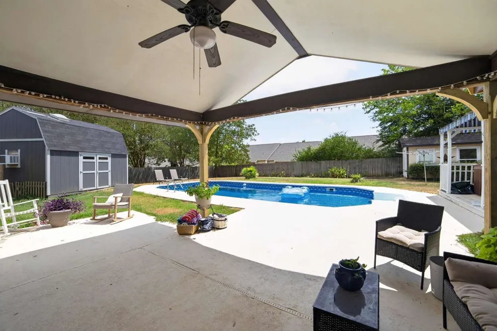 1002 Forest Hills Street Gladewater, TX 75647