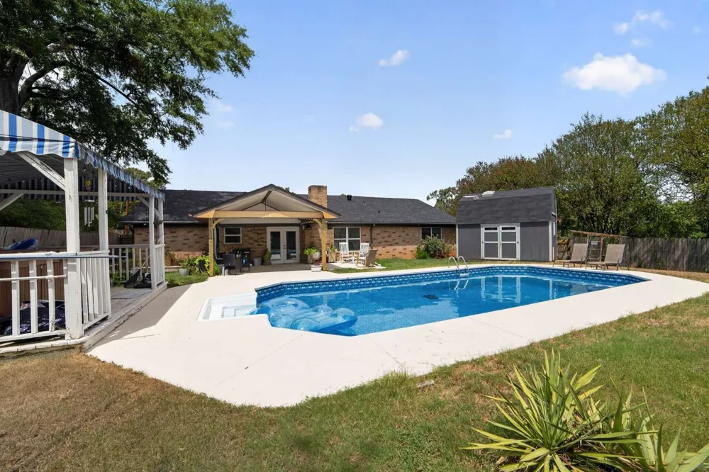 1002 Forest Hills Street Gladewater, TX 75647