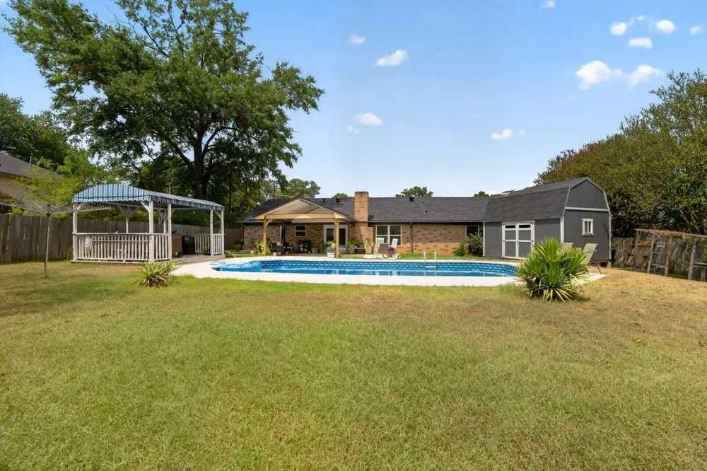 1002 Forest Hills Street Gladewater, TX 75647