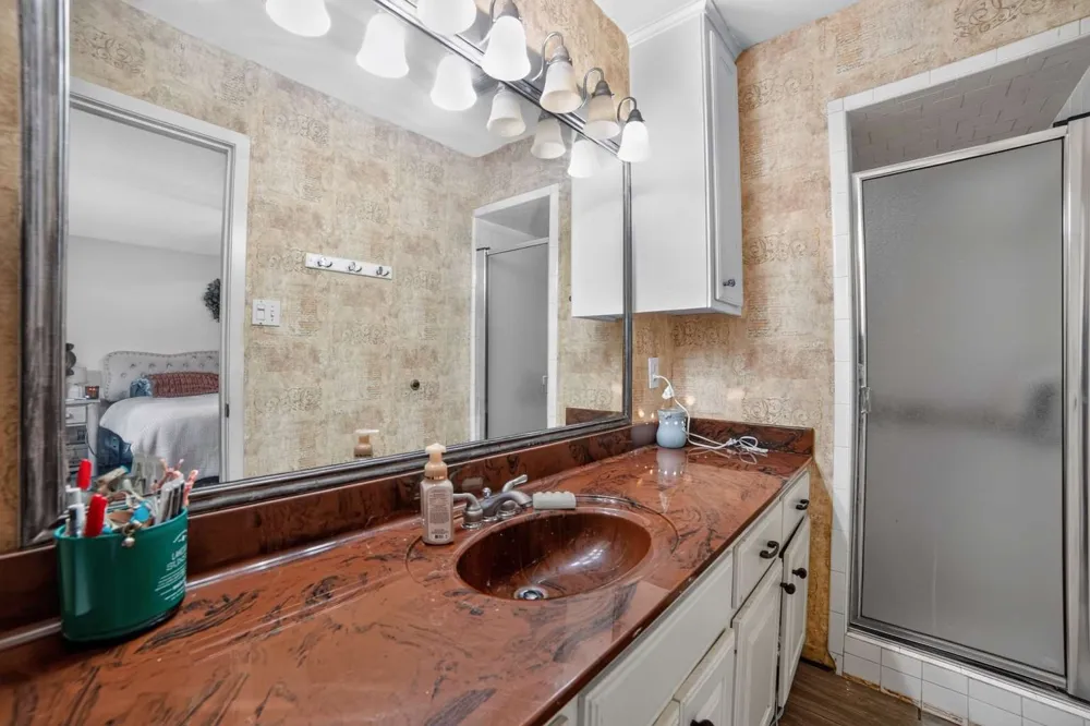 1002 Forest Hills Street Gladewater, TX 75647