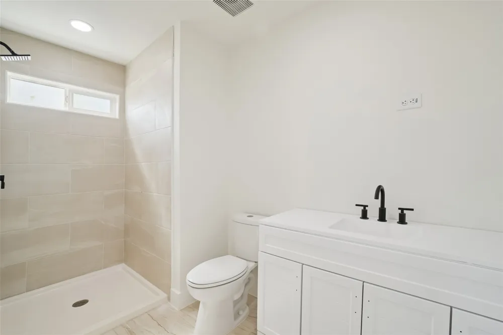 341 Bryan Denton, TX 76201