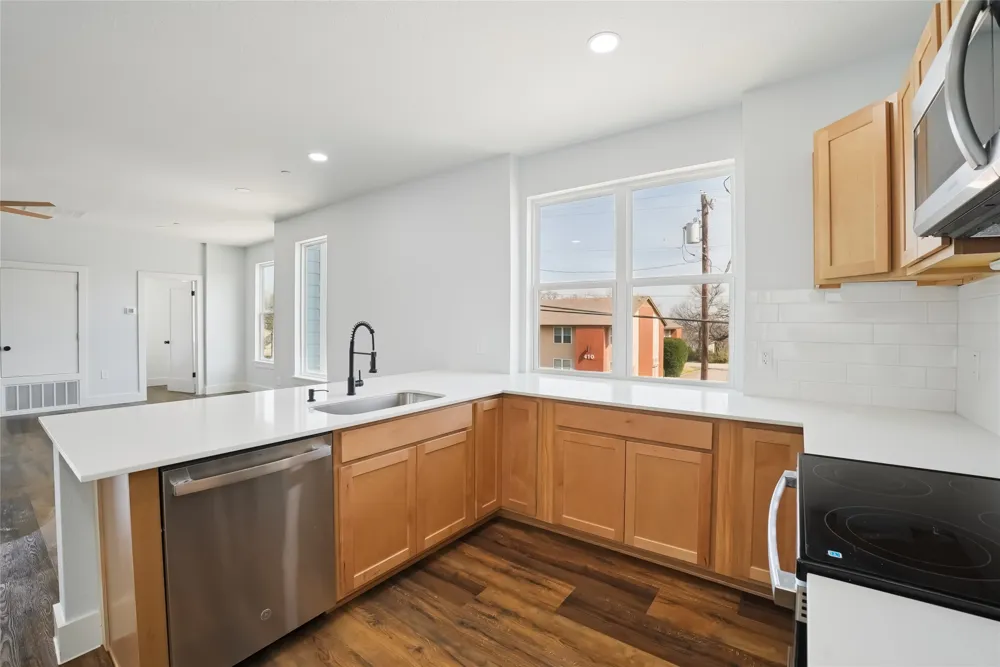 341 Bryan Denton, TX 76201