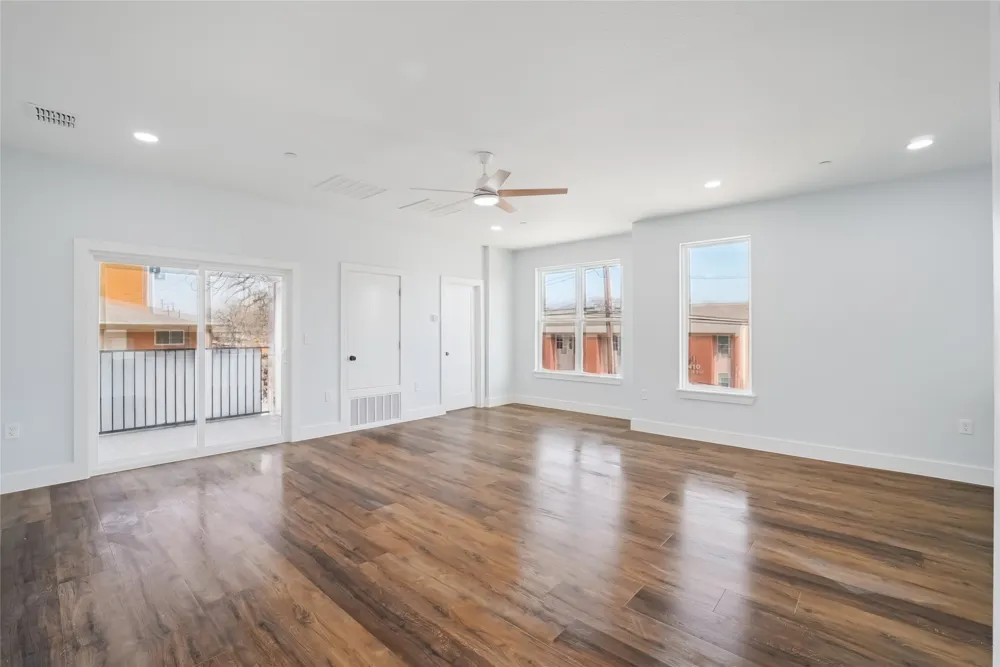 341 Bryan Denton, TX 76201