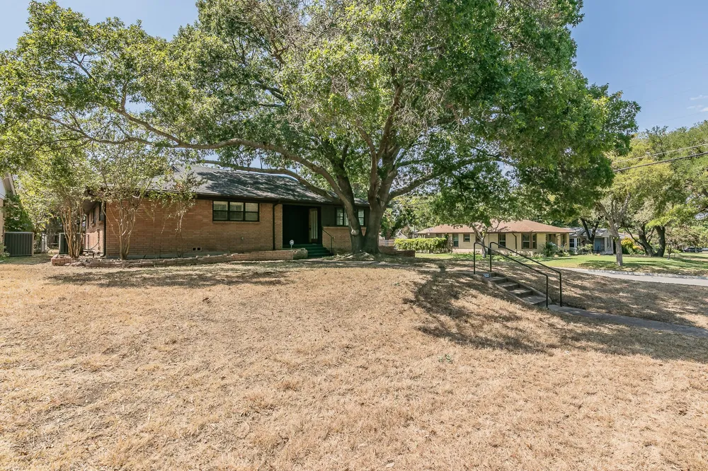 2900 Ryan Place Drive Fort Worth, TX 76110