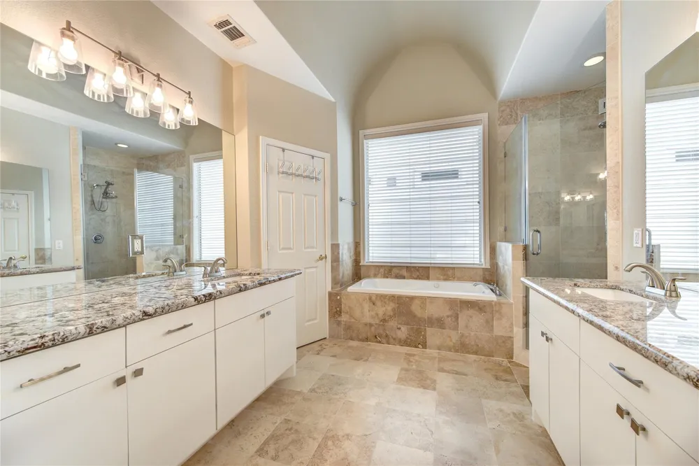 1117 W 18th Street Houston, TX 77008