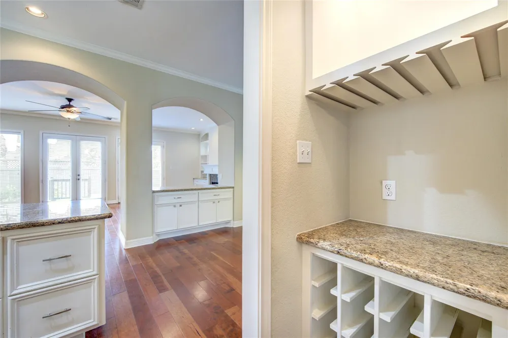 1117 W 18th Street Houston, TX 77008