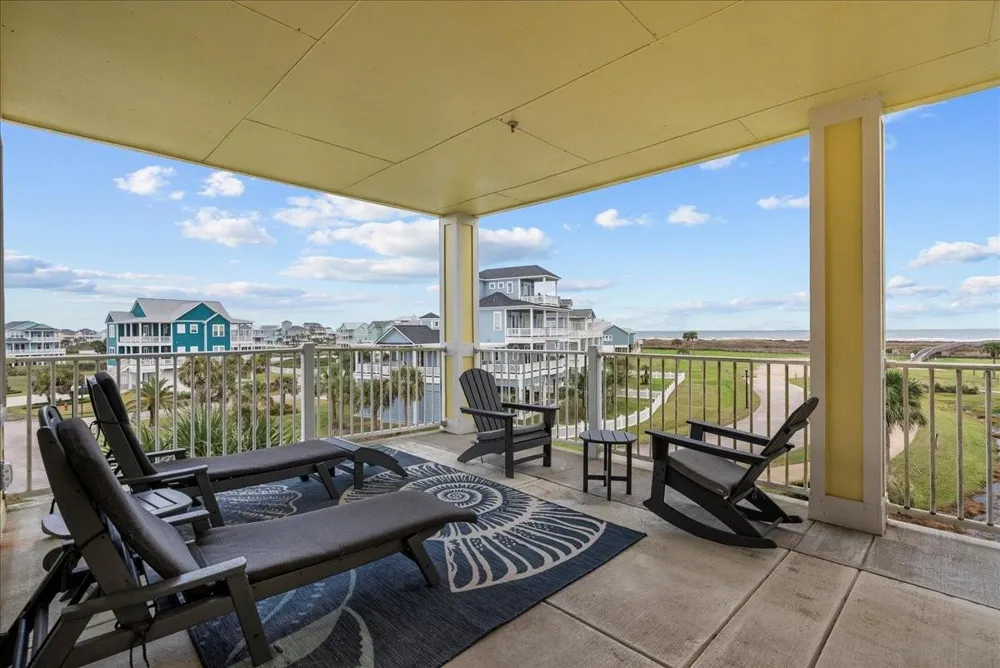 4111 Pointe West Drive #201 Galveston, TX 77554