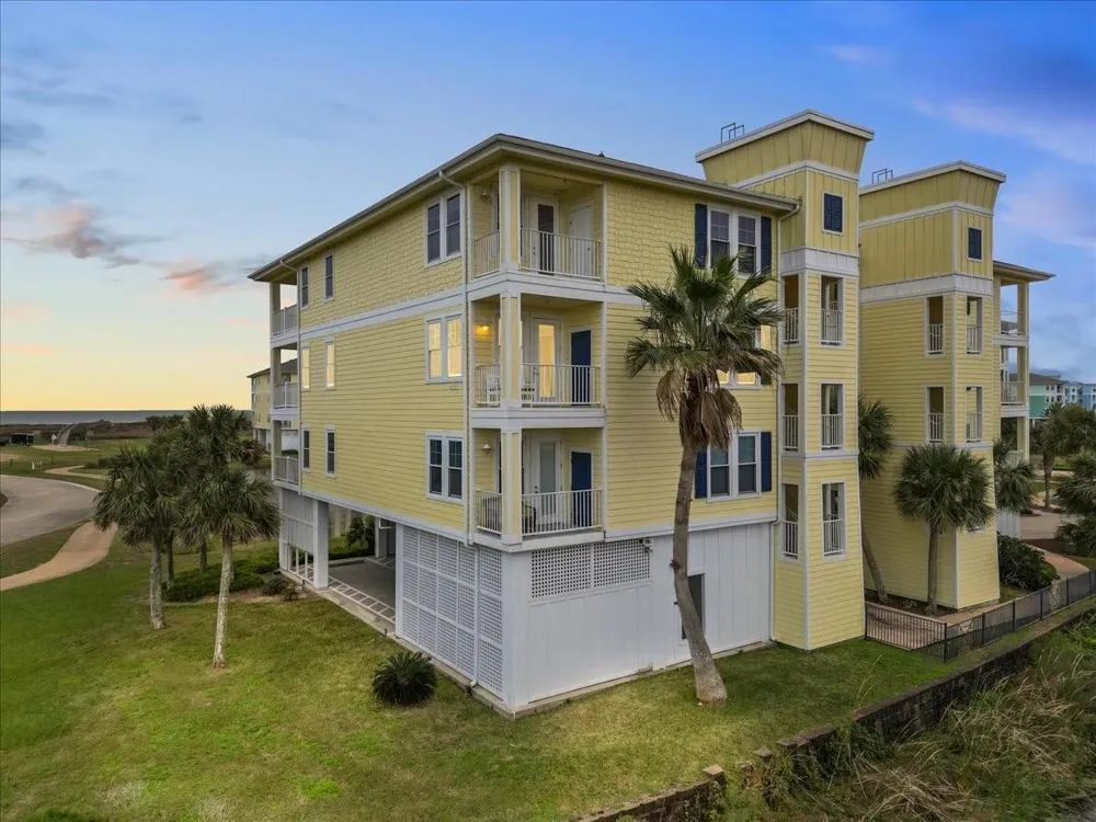 4111 Pointe West Drive #201 Galveston, TX 77554