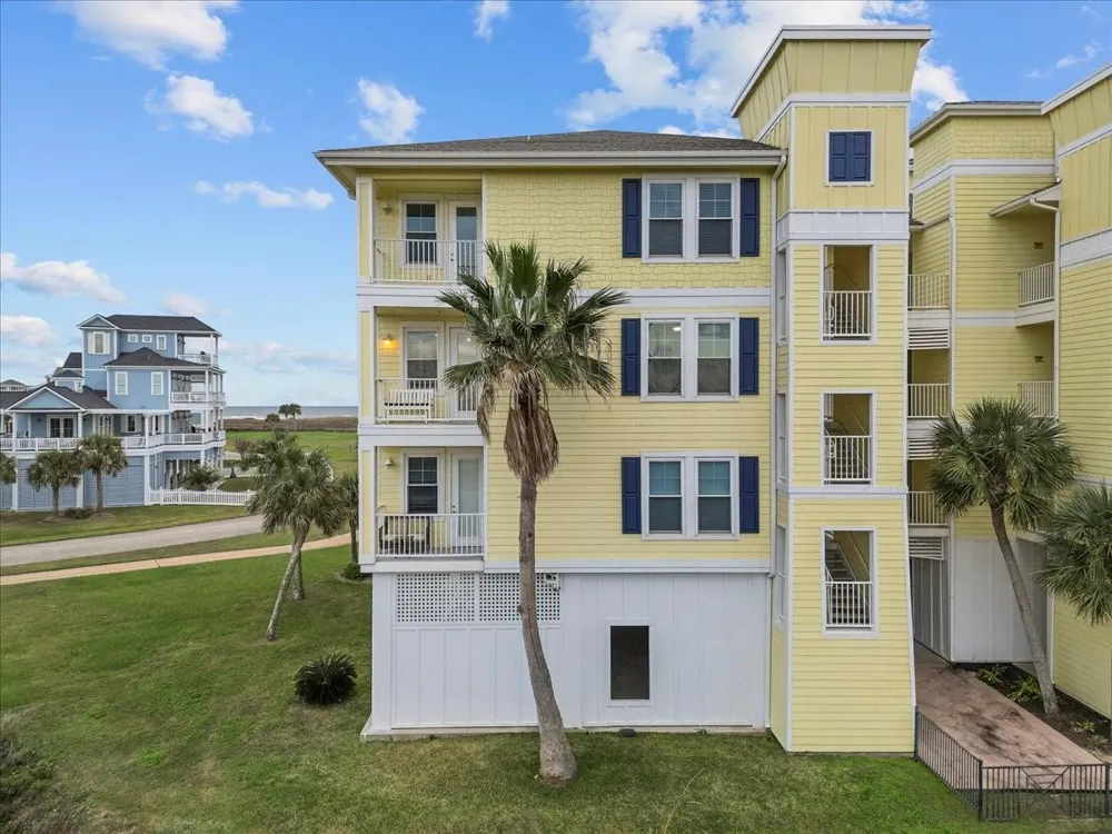 4111 Pointe West Drive #201 Galveston, TX 77554