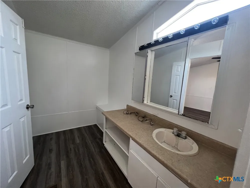 1405 Harris Hill Road San Marcos, TX 78666