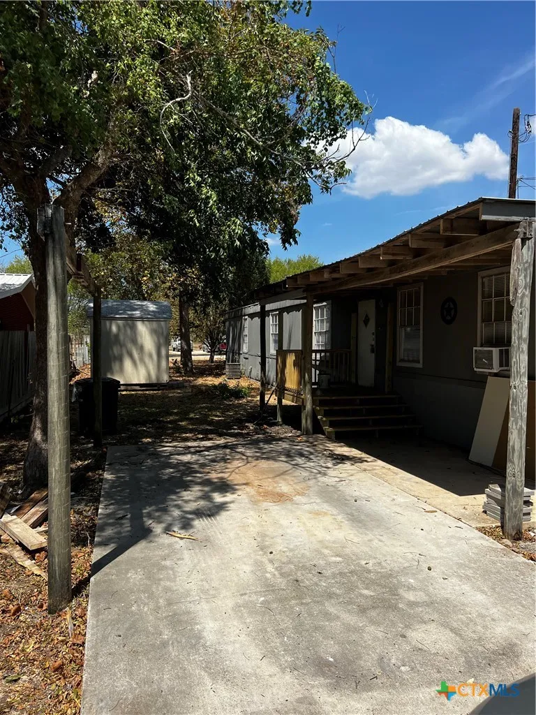 1405 Harris Hill Road San Marcos, TX 78666