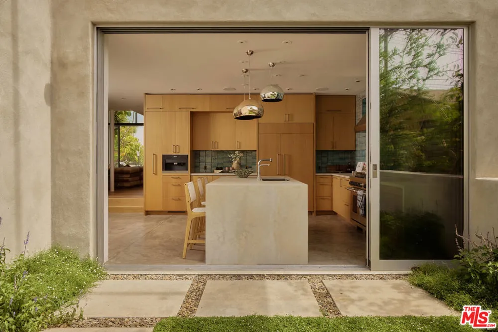 2801 Sanborn Avenue Los Angeles, CA 90291