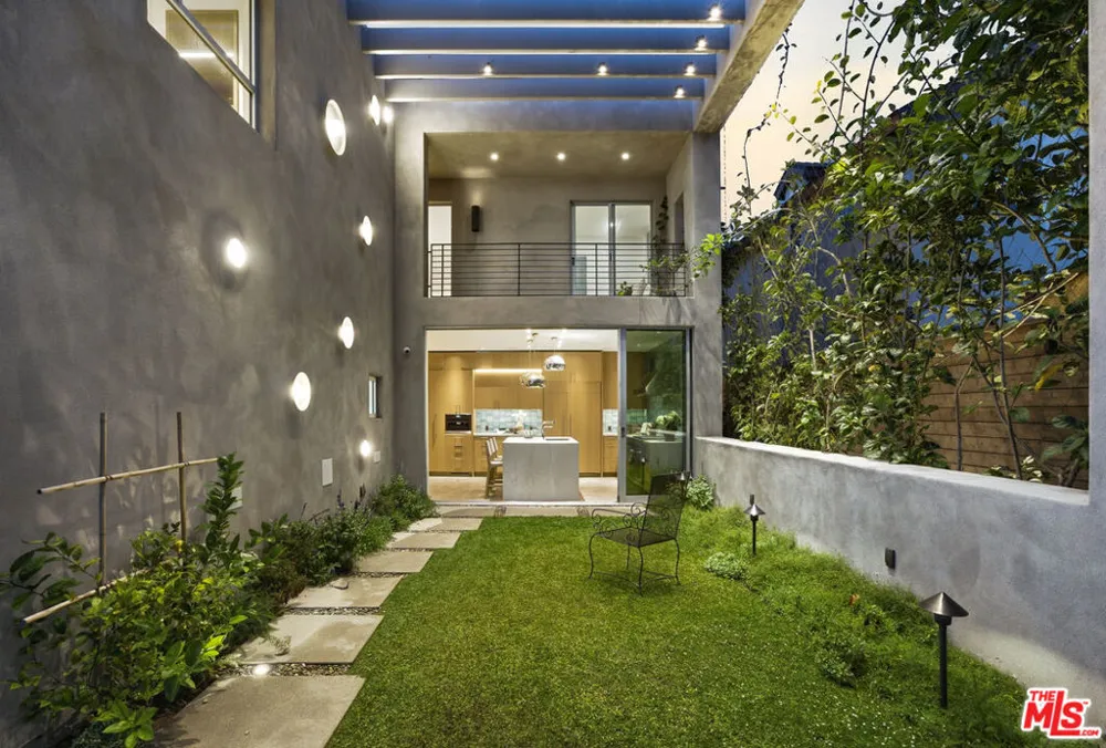 2801 Sanborn Avenue Los Angeles, CA 90291