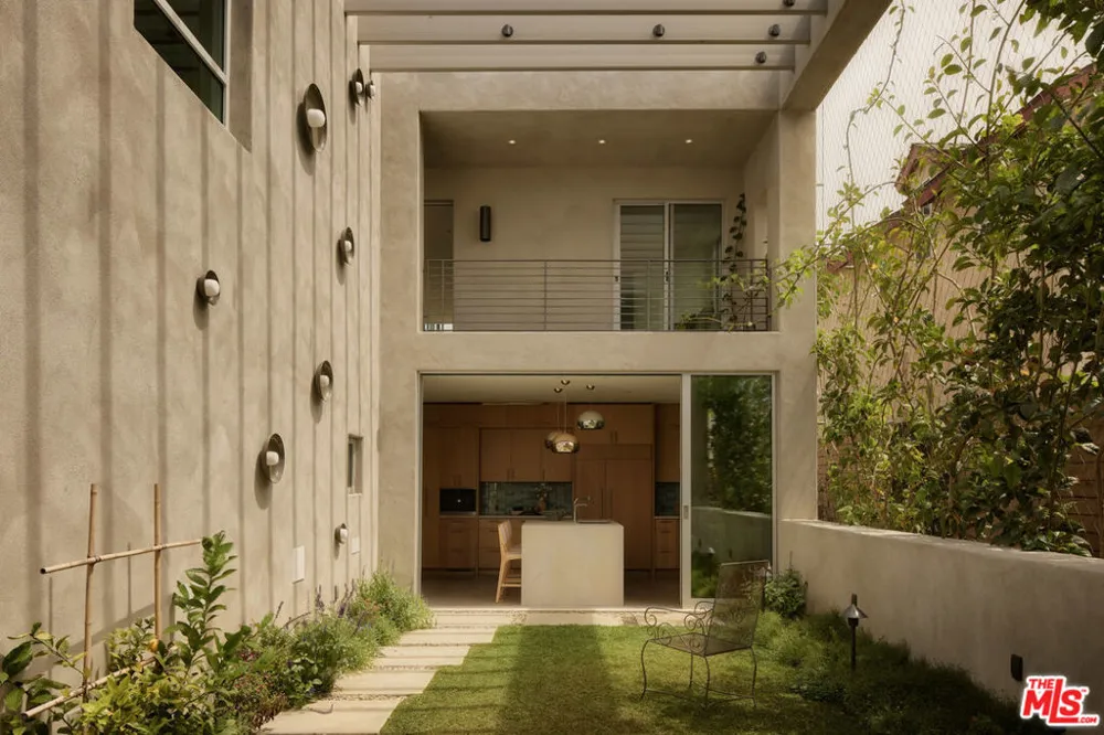 2801 Sanborn Avenue Los Angeles, CA 90291